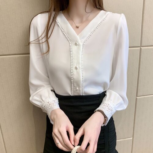 เสื้อเชิ้ตสีขาว คอวี